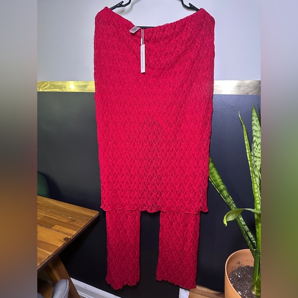 Red Lace skirt over pants - Picture 7 of 7